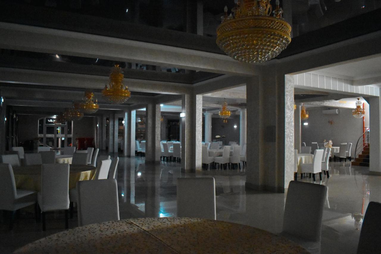 Floare De Colt Hotel Berbesti Exterior photo