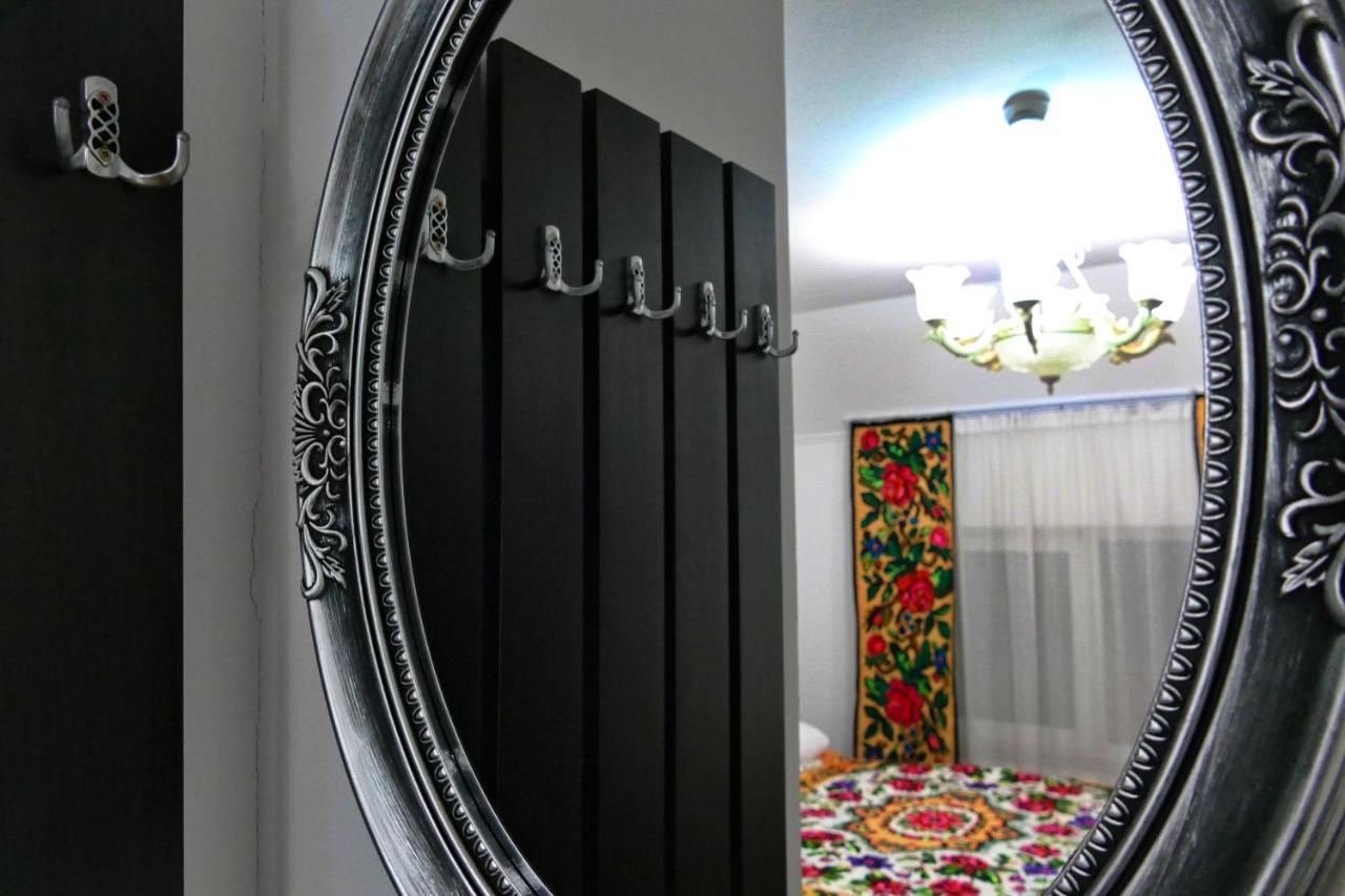 Floare De Colt Hotel Berbesti Exterior photo