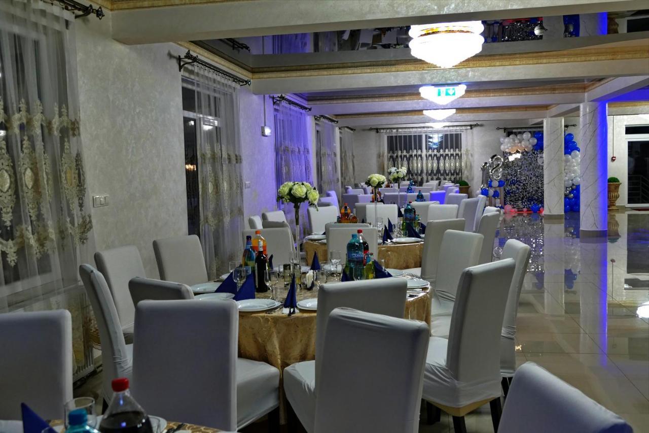 Floare De Colt Hotel Berbesti Exterior photo